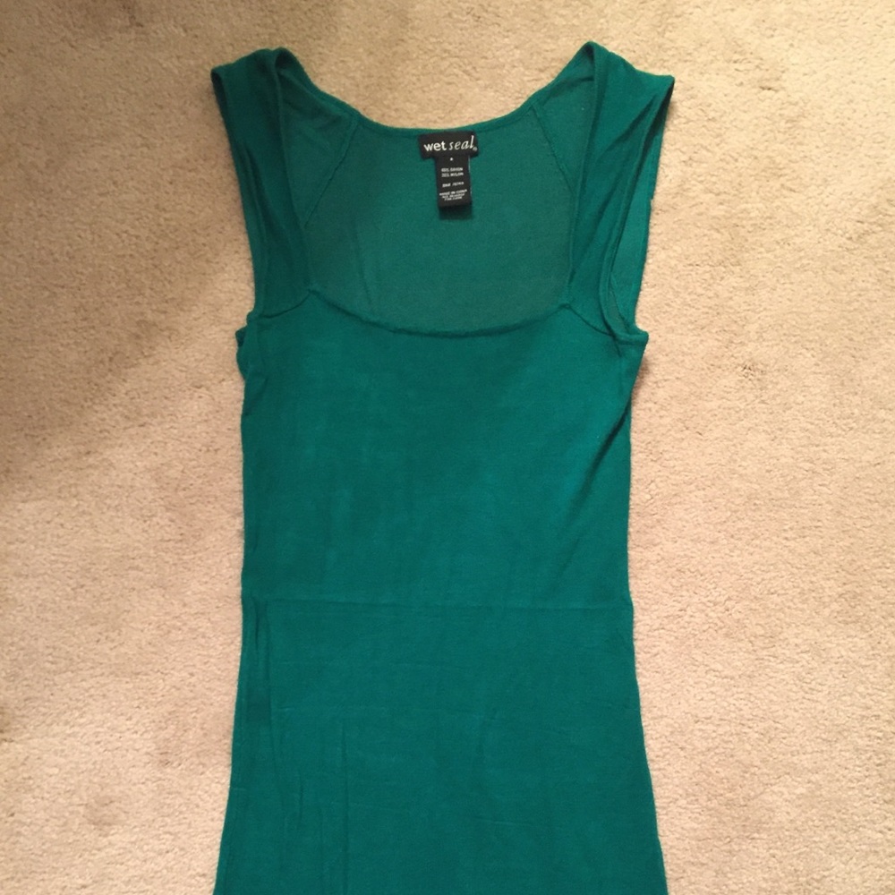 Wet seal Size Small.